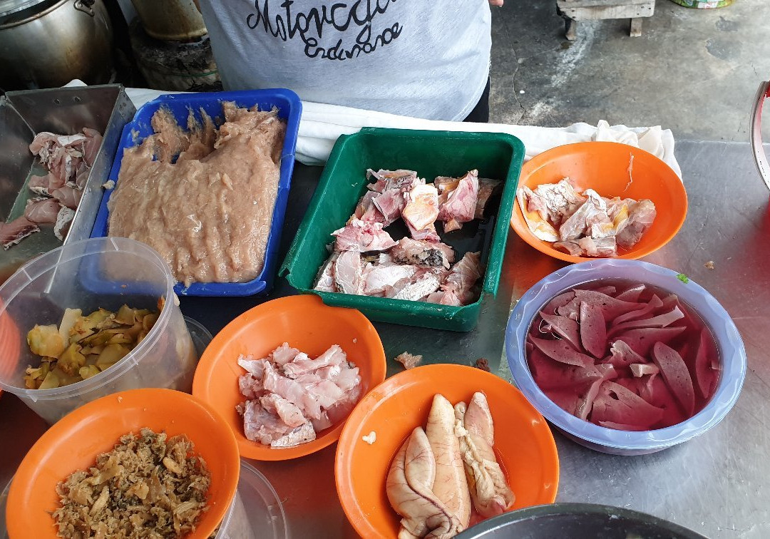 丹绒士拔餐馆和美食-Restoran Yikee Seafood Bak Kut Teh