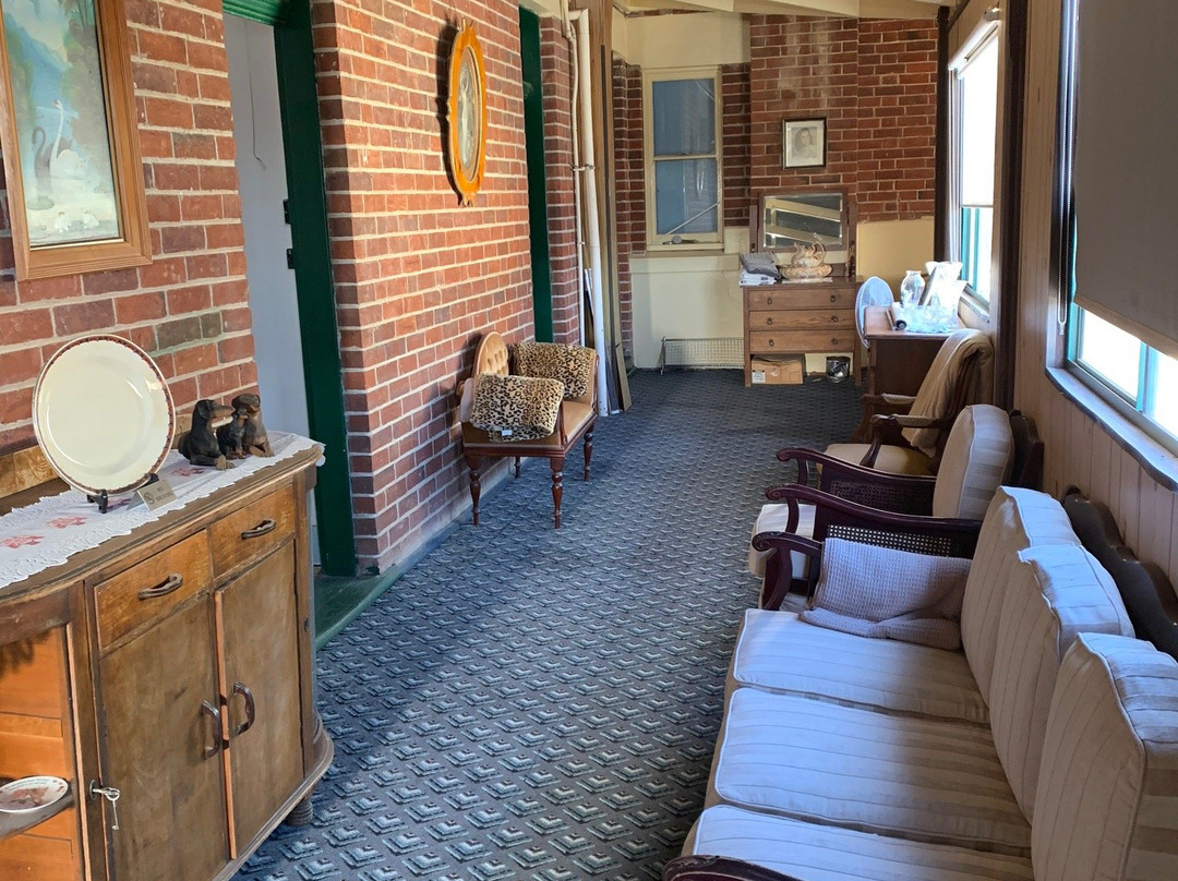 Commercial Hotel主图