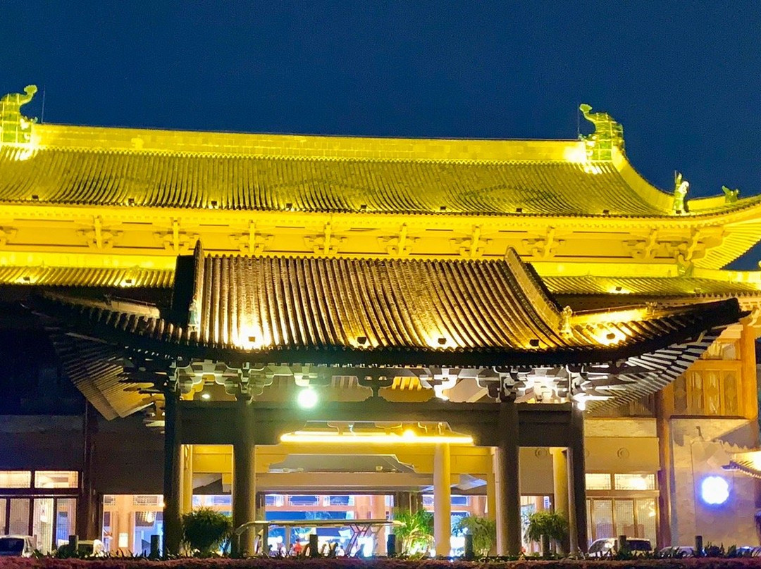 百花谷商业街-三亚市必去景点