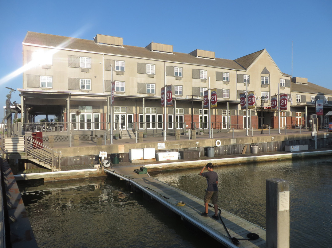 海港码头之家酒店主图