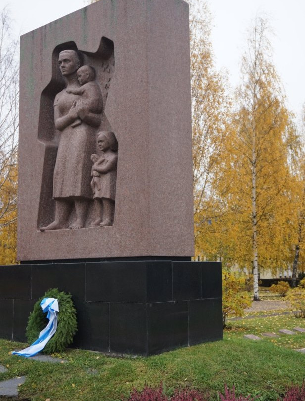 Sankarihautausmaan Muistomerkki