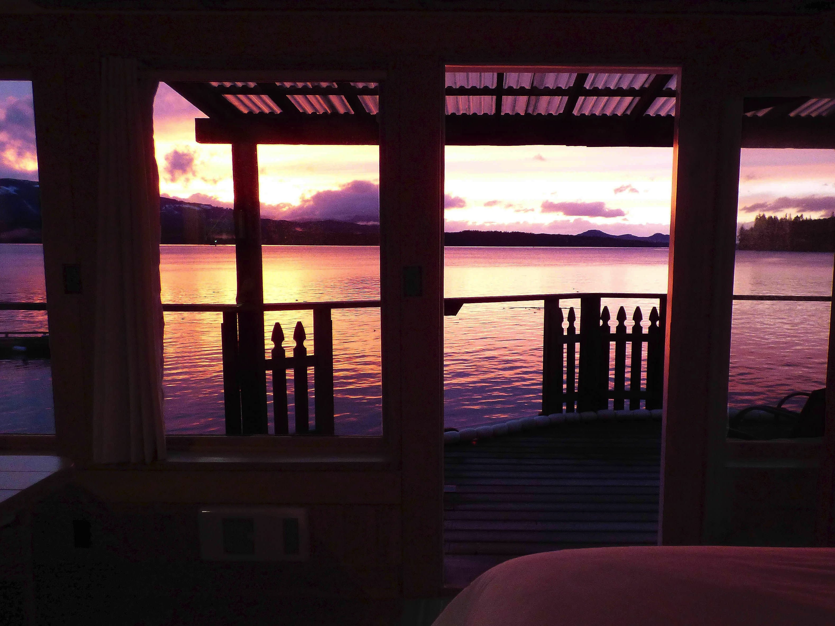 Seine Boat Inn-官方