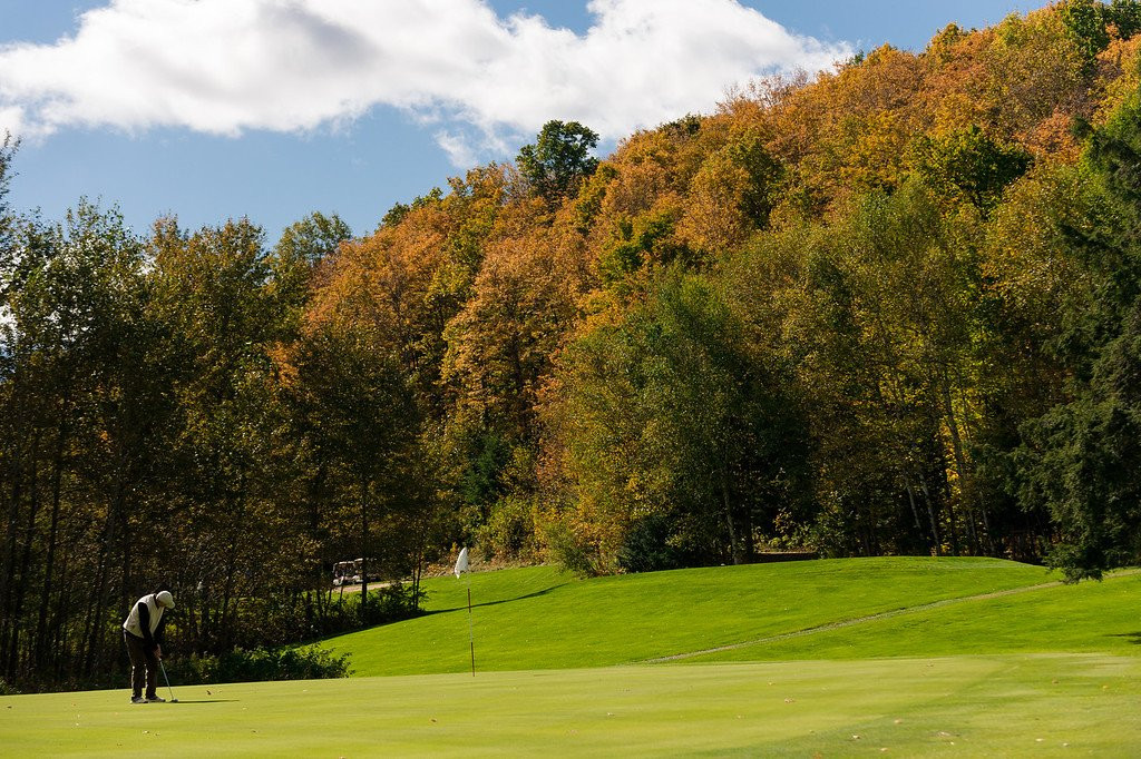 Young's Golf-Recreation-Dining-Iron River必去景点