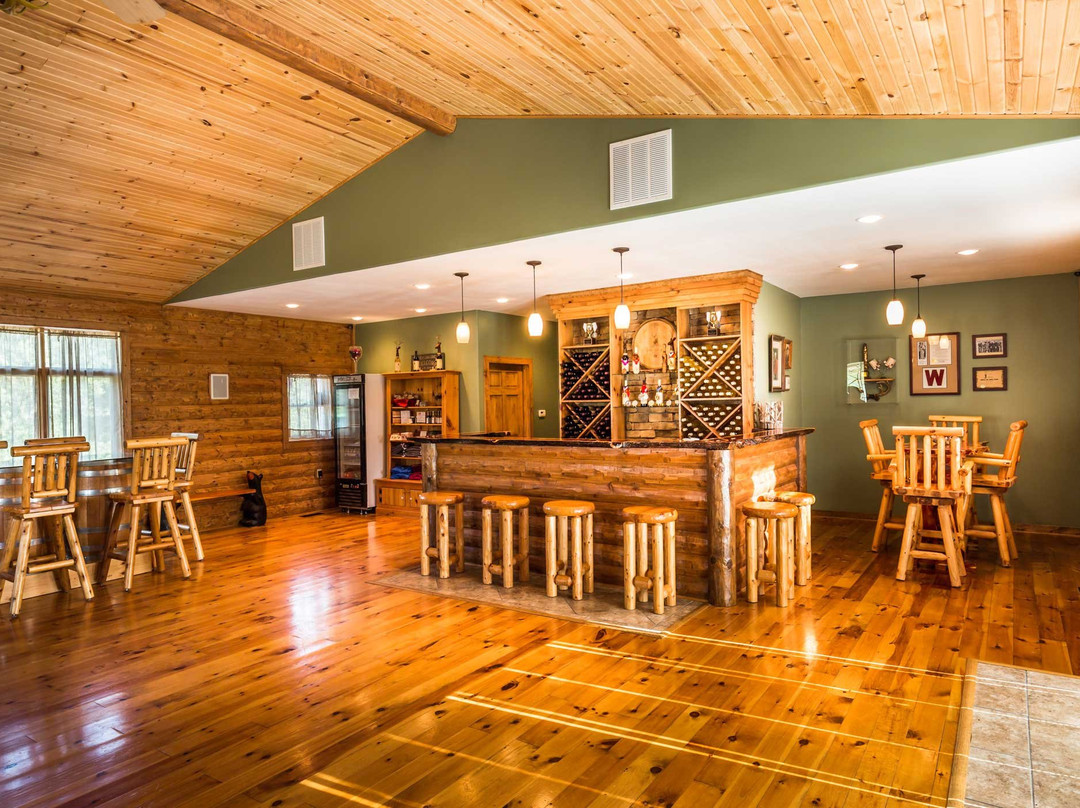 Baldwin City旅游景点-White Tail Run Winery, Vineyard and Disc Golf Course