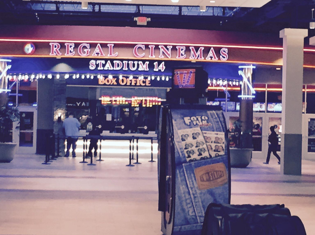 Regal Cinemas River Ridge Stadium 14景点图片