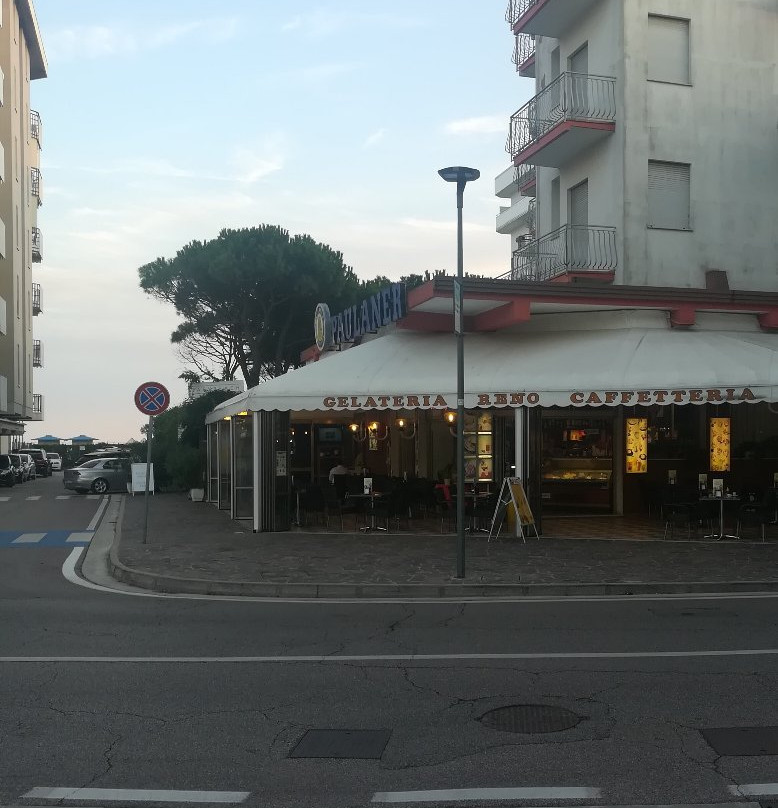 Piazza Milano-耶索洛必去景点