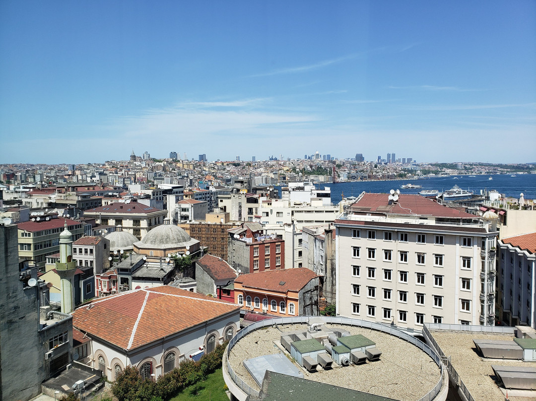 勒尼温泉酒店主图