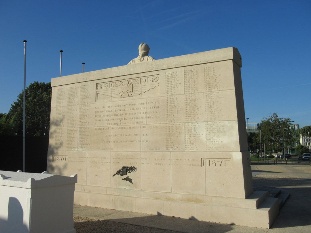 Monument Aux Morts景点图片