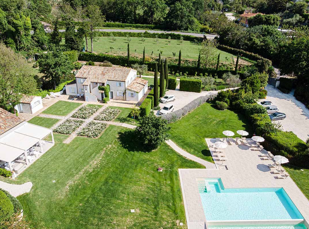 Massignano酒店住宿-Novecamere Resort Sirolo