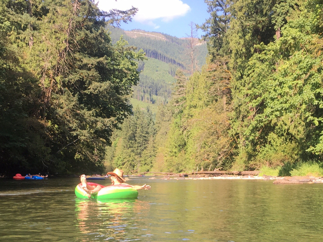 Cowichan River Tubing - The Tube Shack景点图片