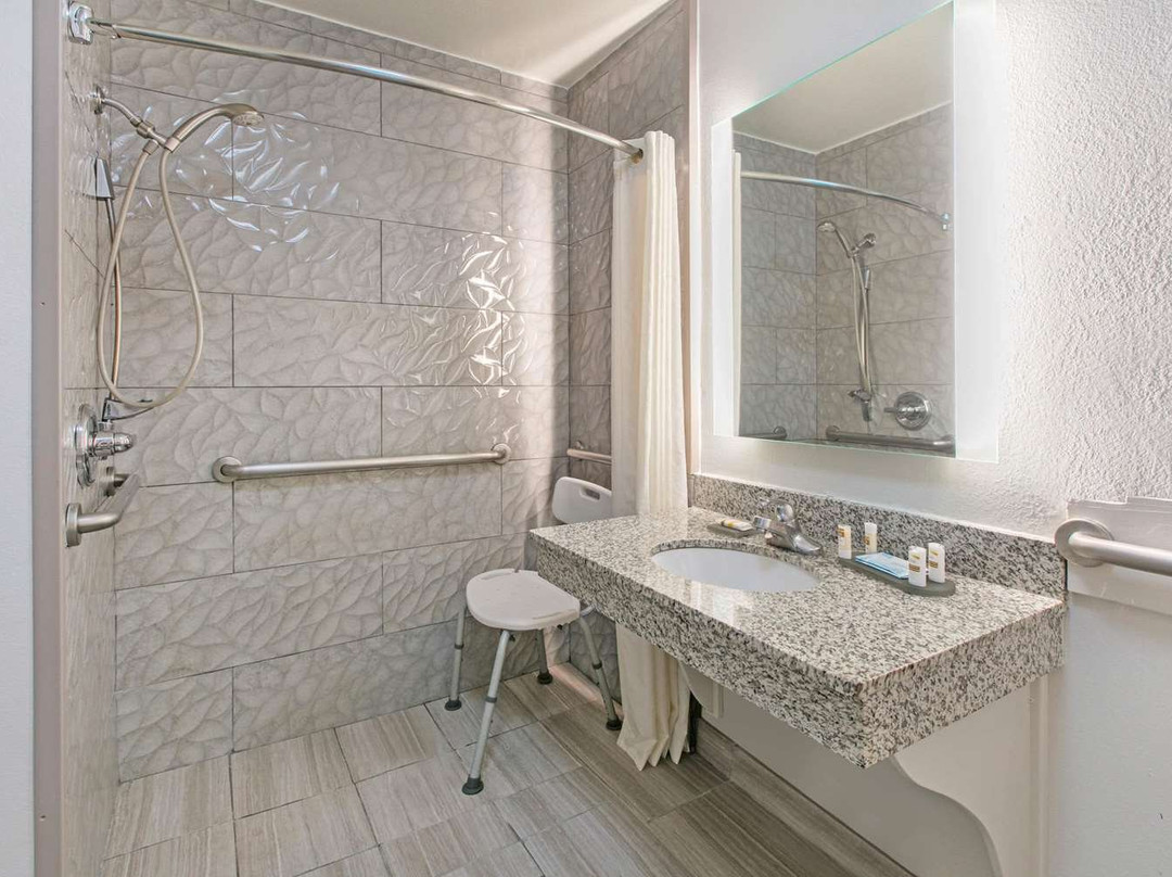 La Quinta Inn & Suites by Wyndham Fredericksburg主图