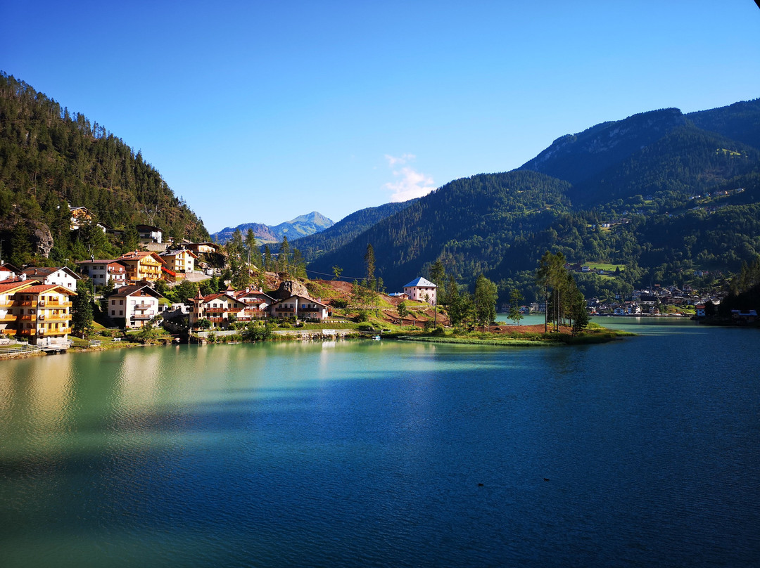 阿德里安娜酒店主图