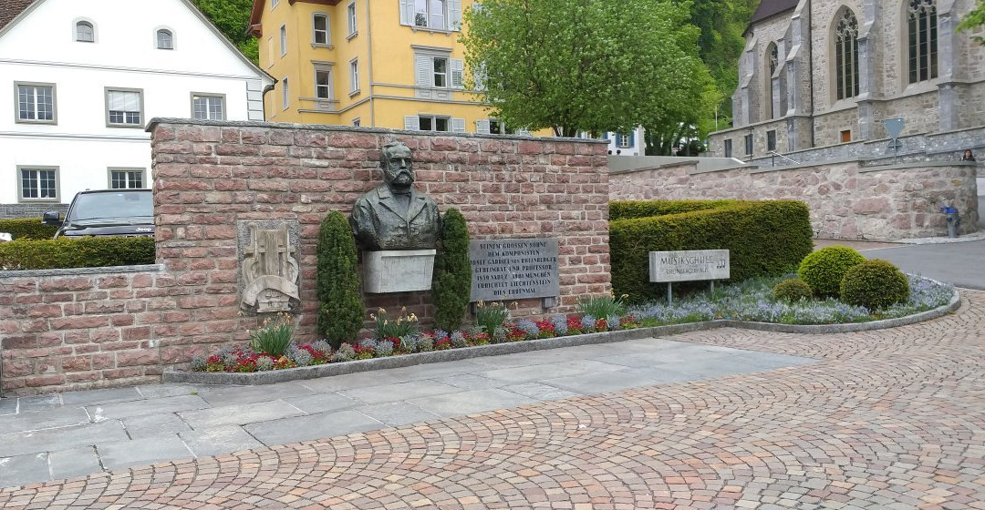 Rheinberger monument景点图片