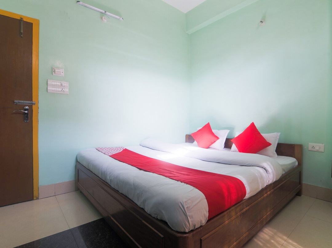 OYO 24270 Hotel Pine Yard主图