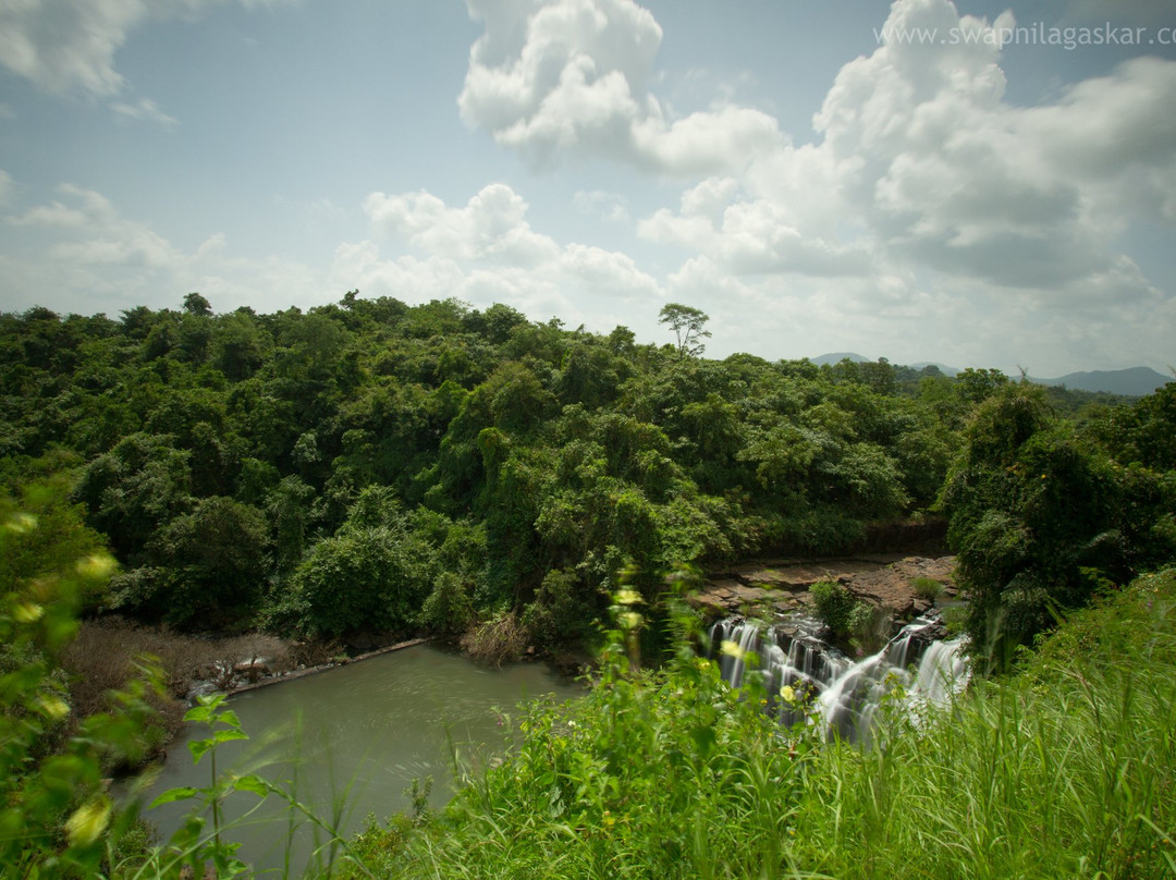 Napne Waterfall景点图片