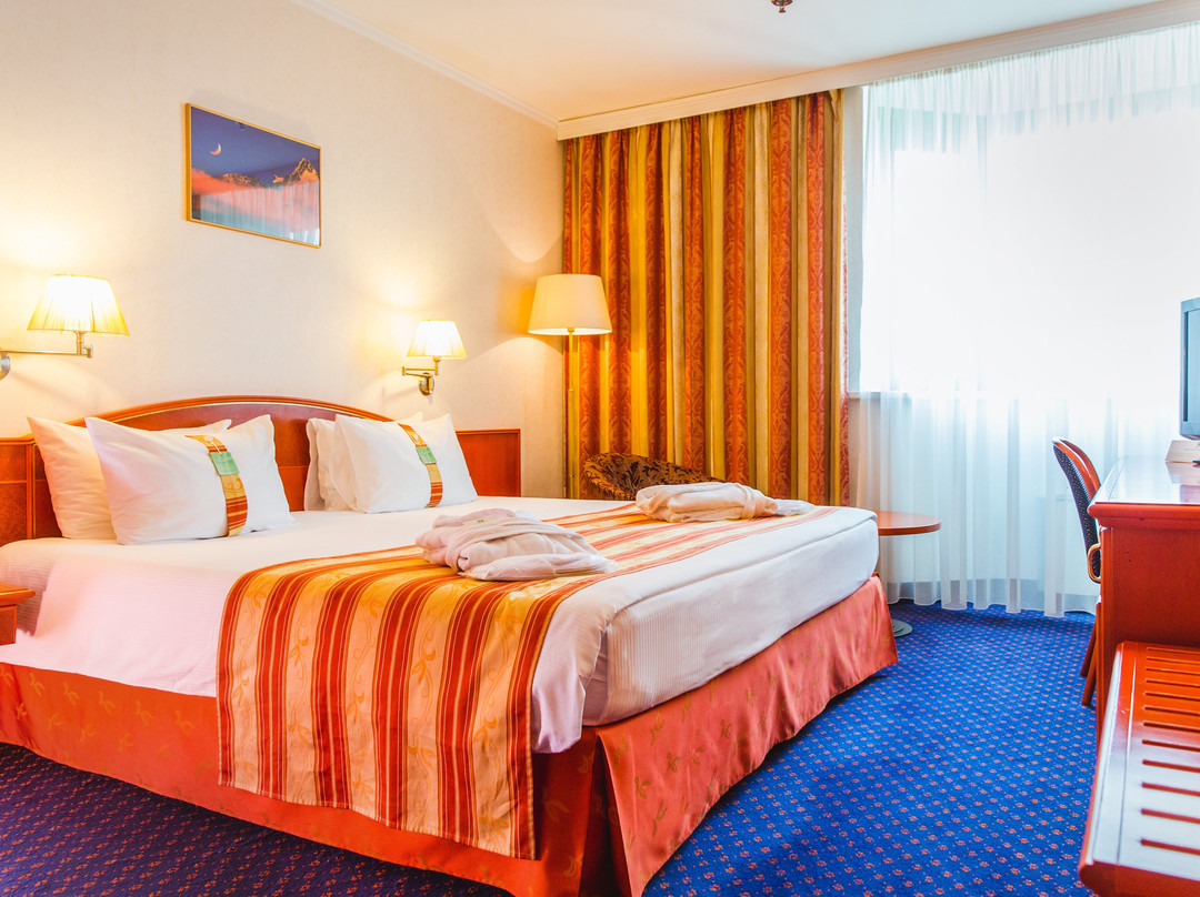 假日酒店度假村主图