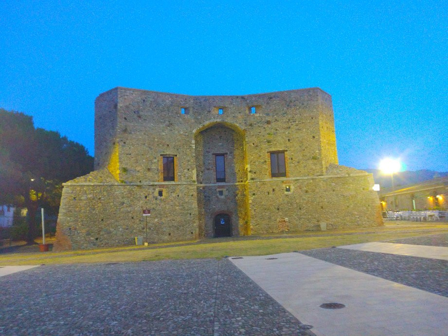 Torre Normanna di avvistamento di S. Angelo景点图片