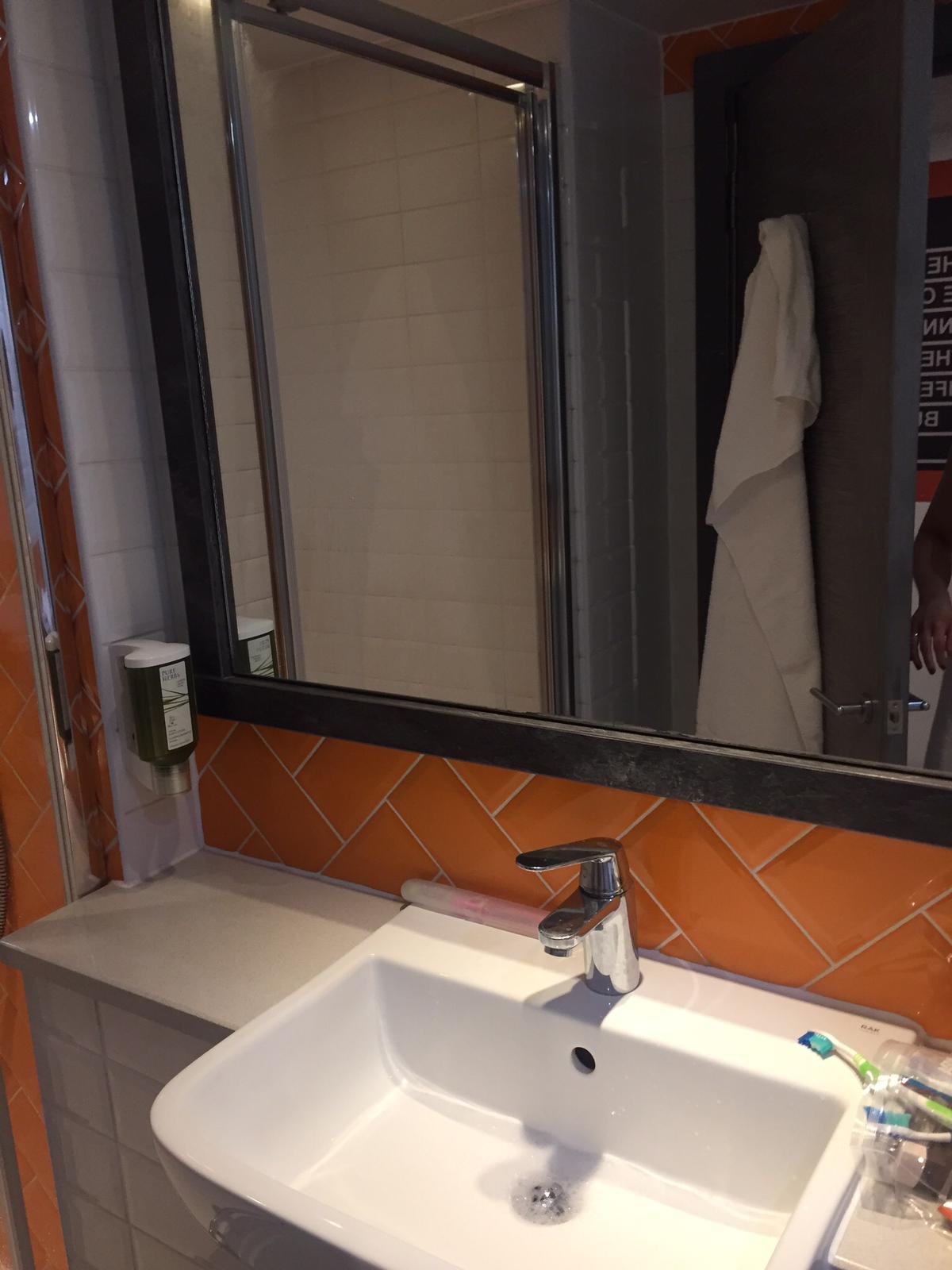 Best Western Plus London Wembley Hotel-浴室