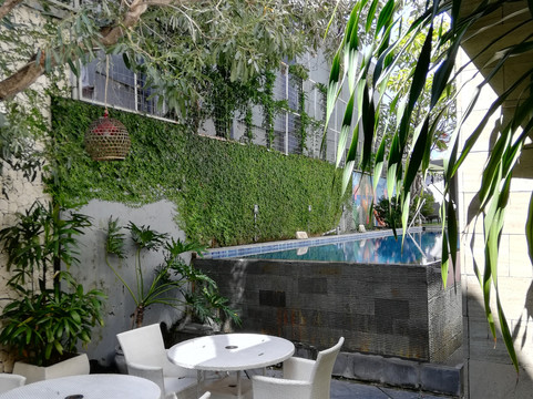 塞米亚克狂潮酒店主图