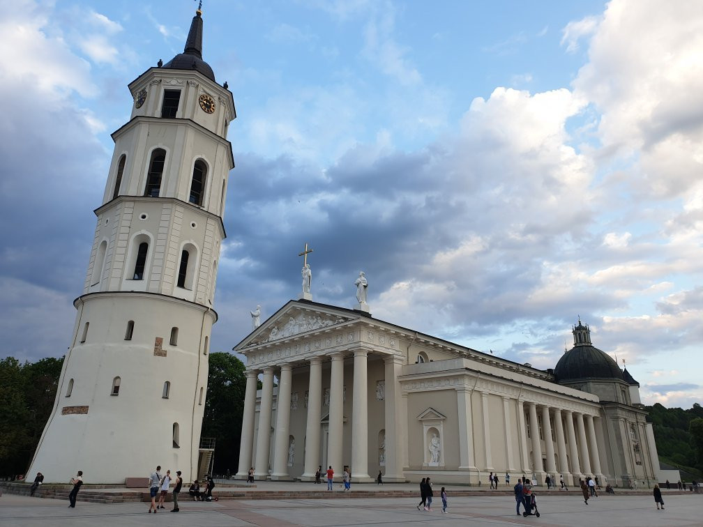 Vilnius Cathedral Square景点图片