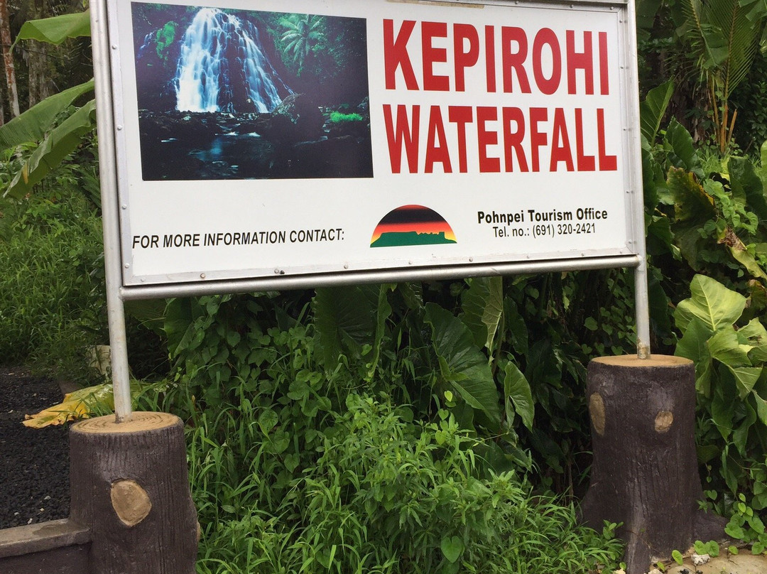 Kepirohi Waterfall景点图片
