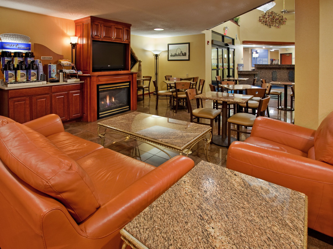 Holiday Inn Express & Suites St. Louis West - Fenton主图