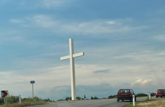 The Cross along the road景点图片