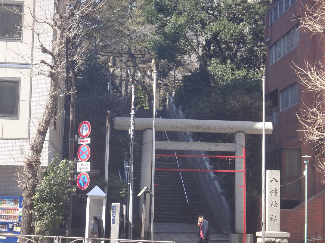 Nishikubo Hachiman Shrine-Toranomon必去景点