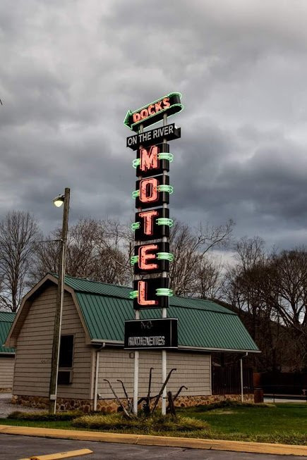 Dock's Motel & Cabins主图