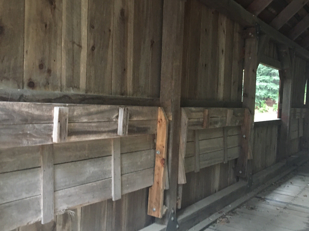 Loon Song Covered Bridge-Lake Ann必去景点