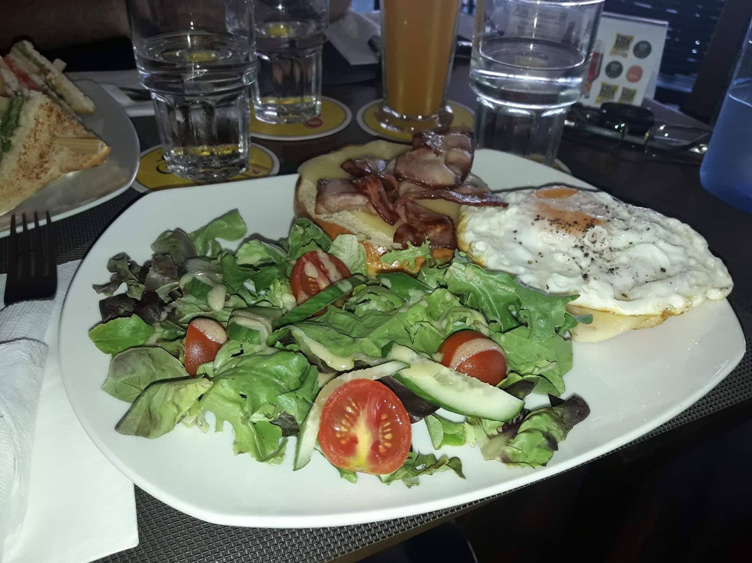 Aglantzia餐馆和美食-Distretto