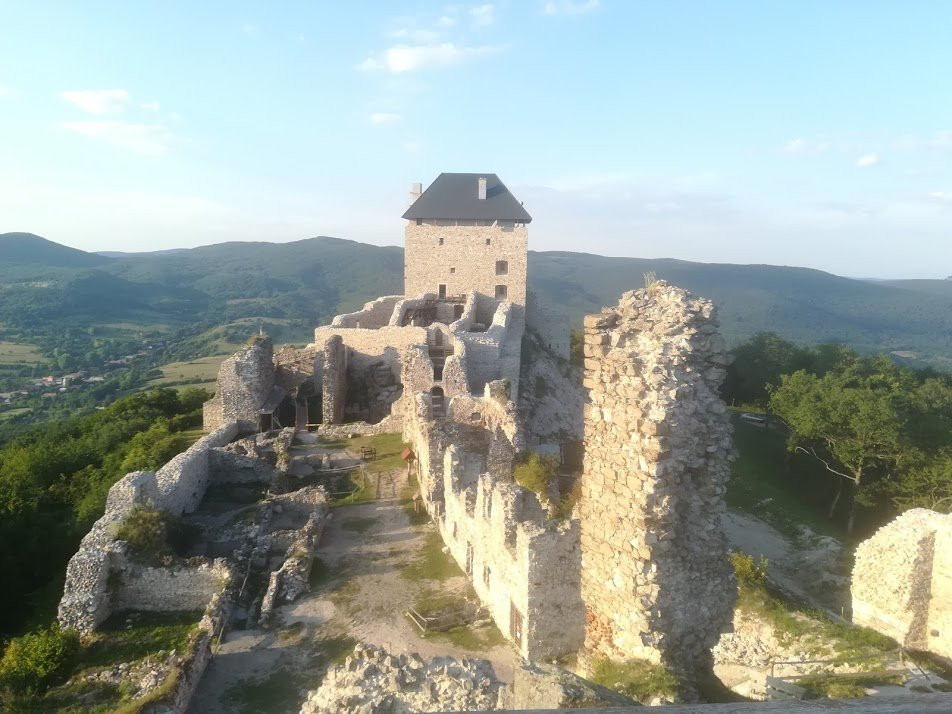 Castle of Regec景点图片