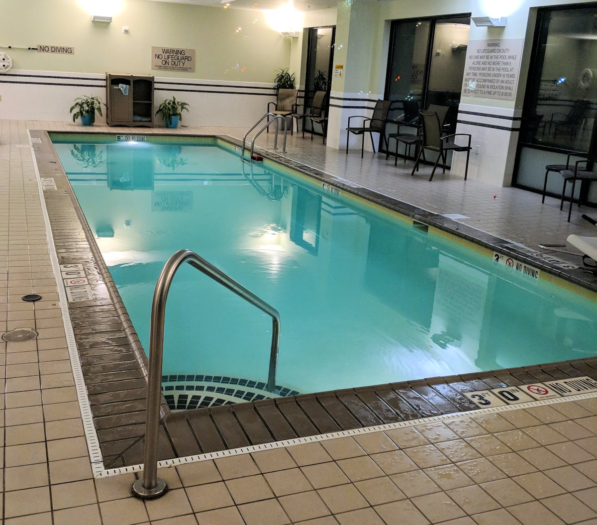Fairfield Inn & Suites Louisville Downtown-泳池