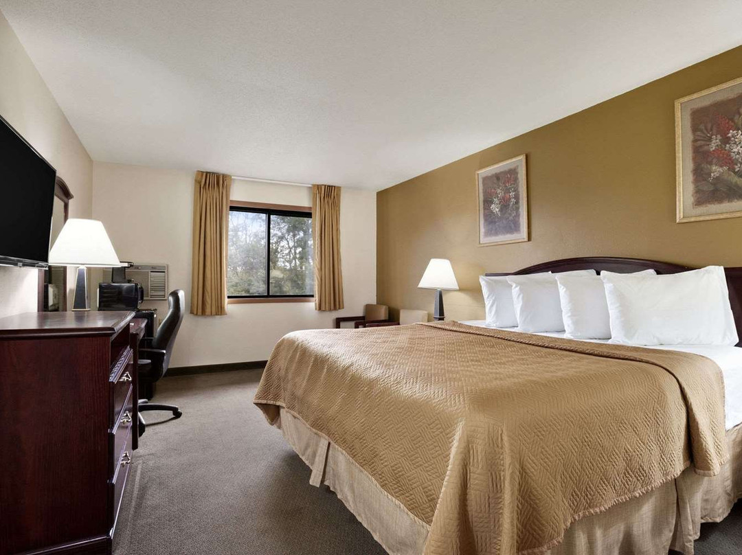 拉波特/密歇根城地区Travelodge by Wyndham酒店主图