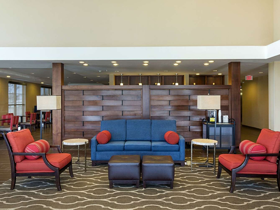 Comfort Suites & Conference Center主图