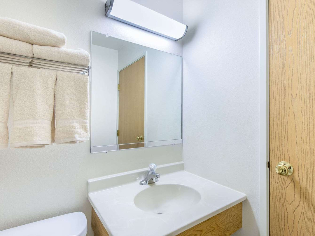 Super 8 by Wyndham West Middlesex/Sharon Area主图