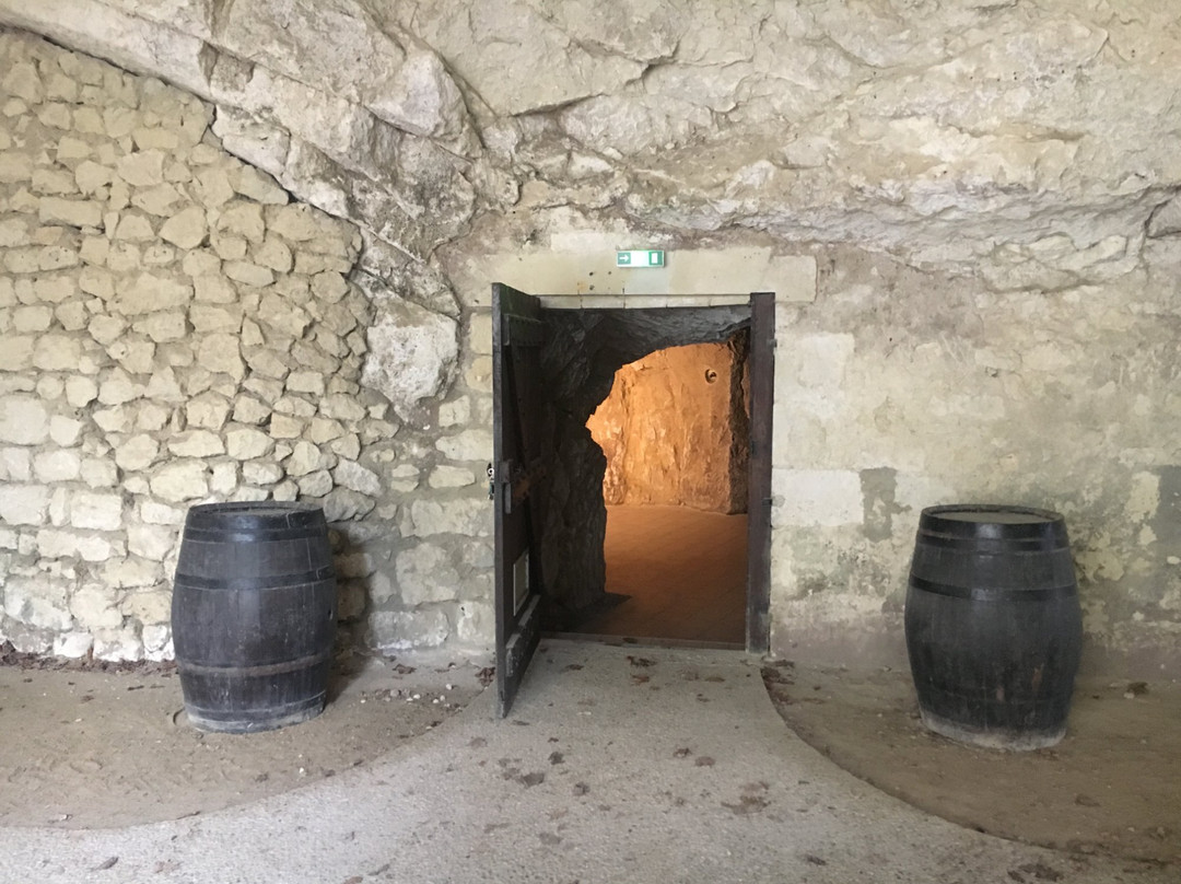 Cave de la Dive Bouteille景点图片