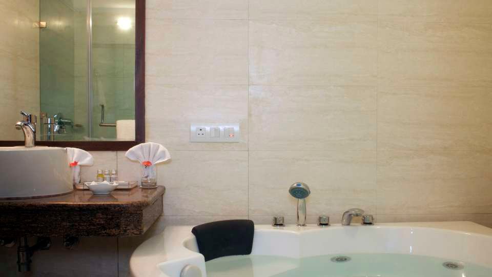 Legend Sarovar Portico, Baddi-浴室