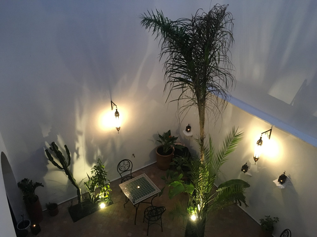 里亚德达尔阿威尔酒店