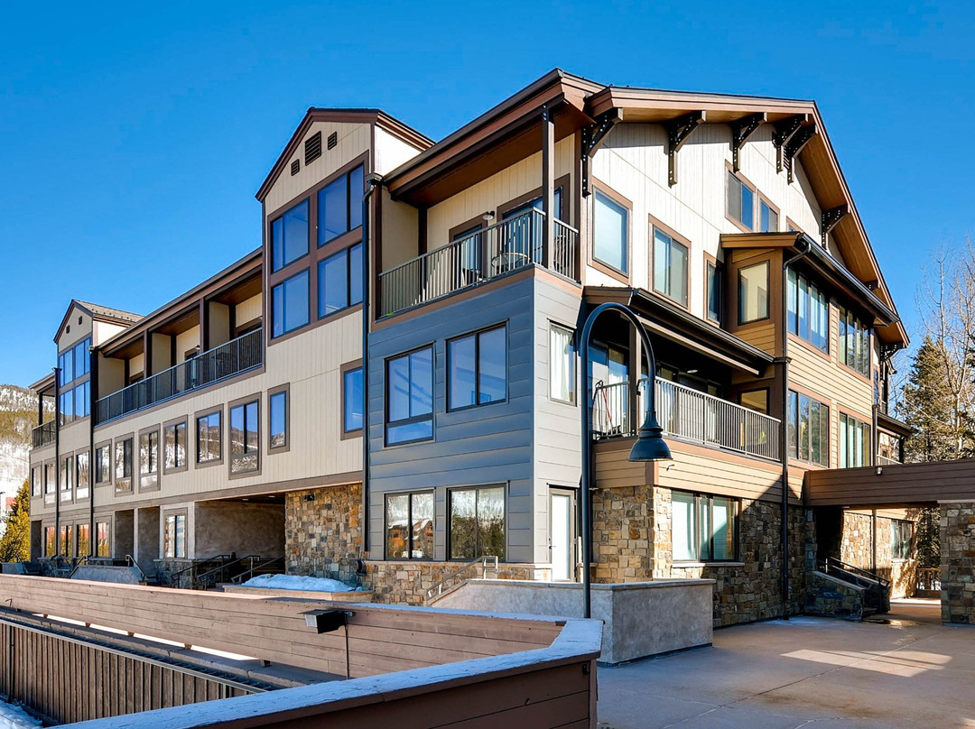 Slopeside Lodge主图