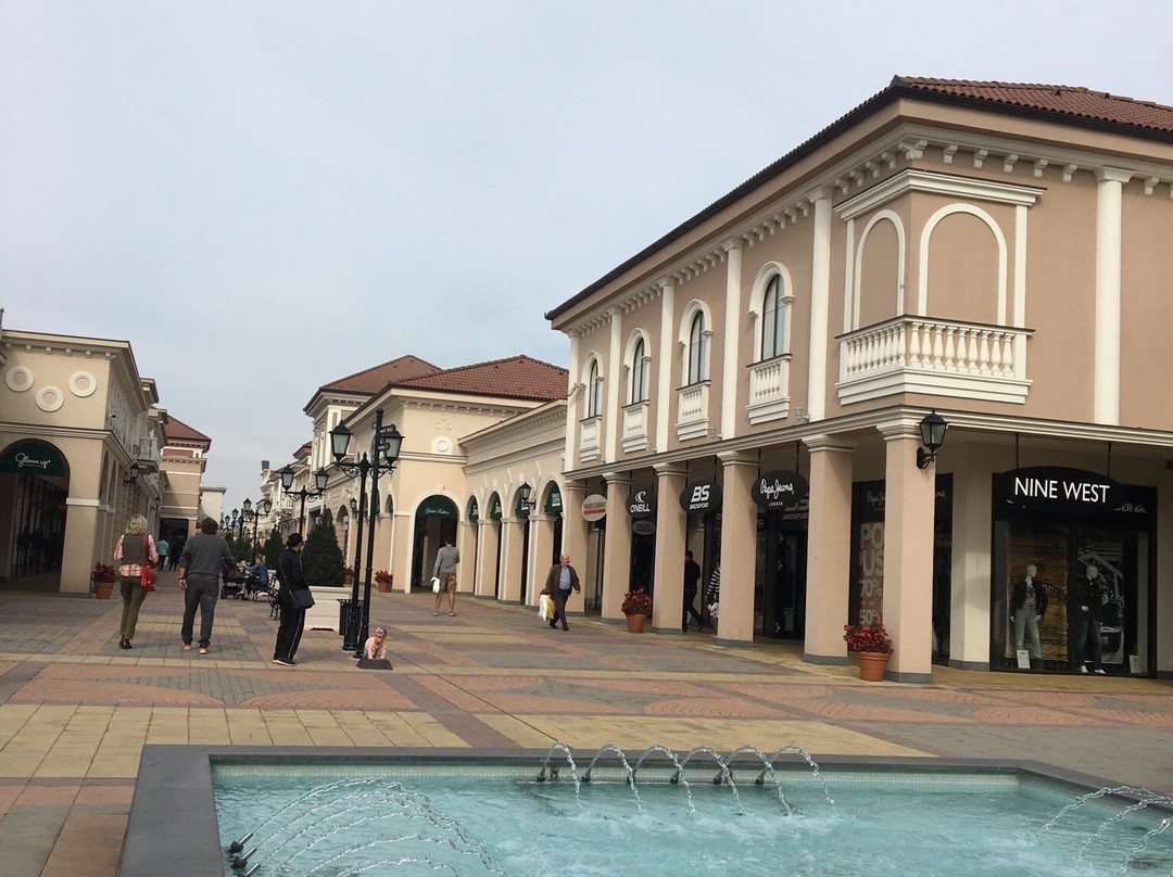 Fashion Park Outlet Center Indjija景点图片