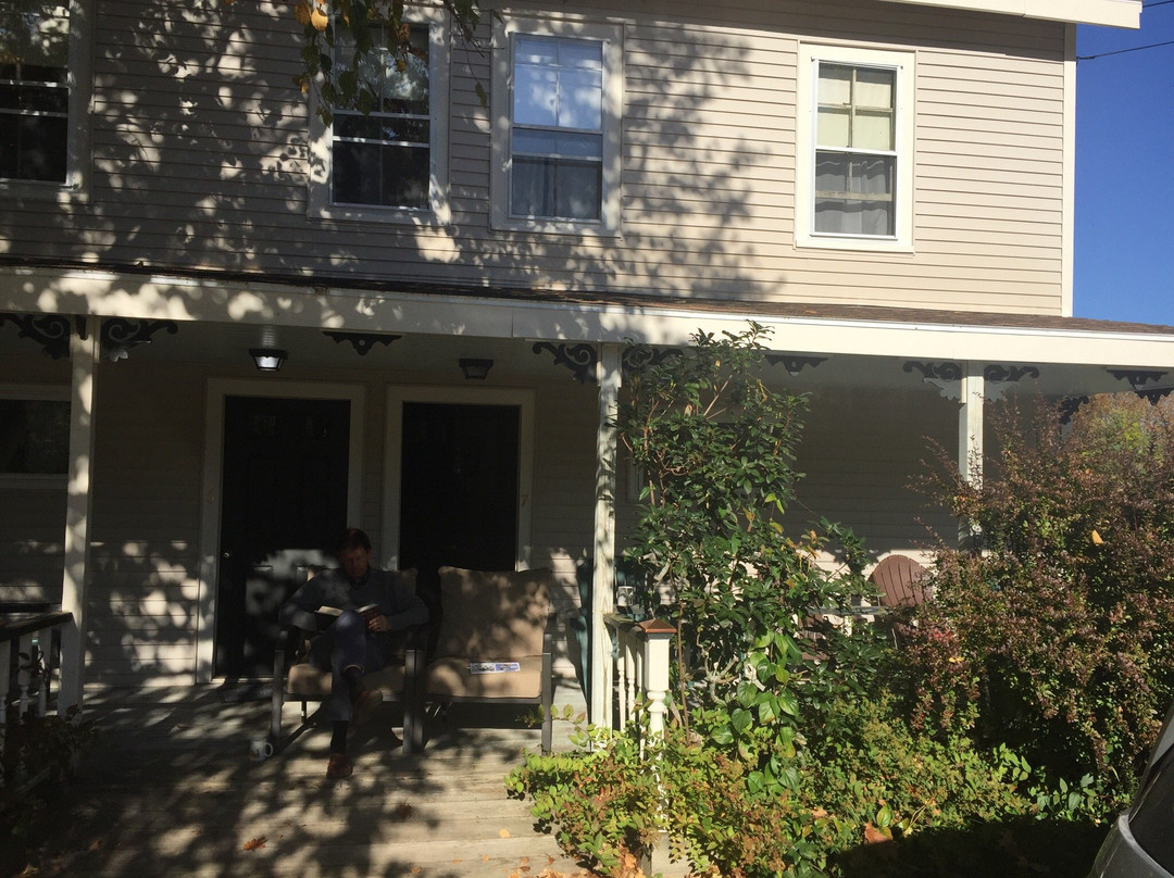 Hawk House Inn主图