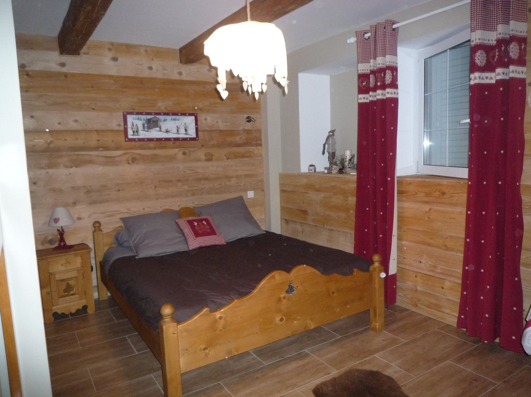 Reyvroz酒店住宿-La Ferme aux Hirondelles