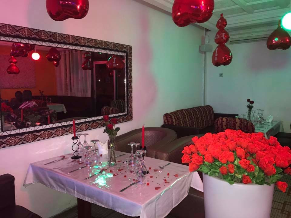 Adzope餐馆和美食-Restaurant lounge 25/8