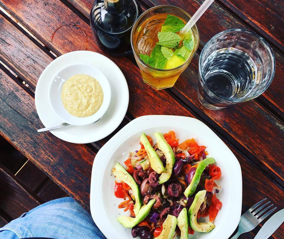 格拉罕镇餐馆和美食-Red Cafe