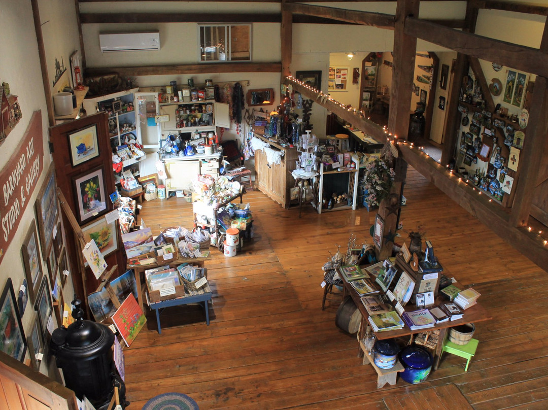 Barnyard Art Studio & Gallery-利蒂茨必去景点