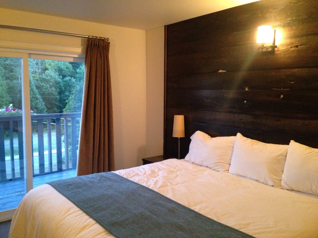 Port Sydney酒店住宿-Pine Lodge Inn