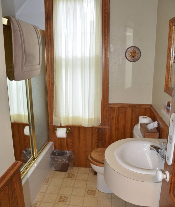 Browns Guest Home Bed & Breakfast主图