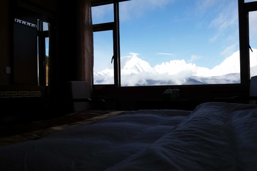 德钦飞来寺品松措酒店主图