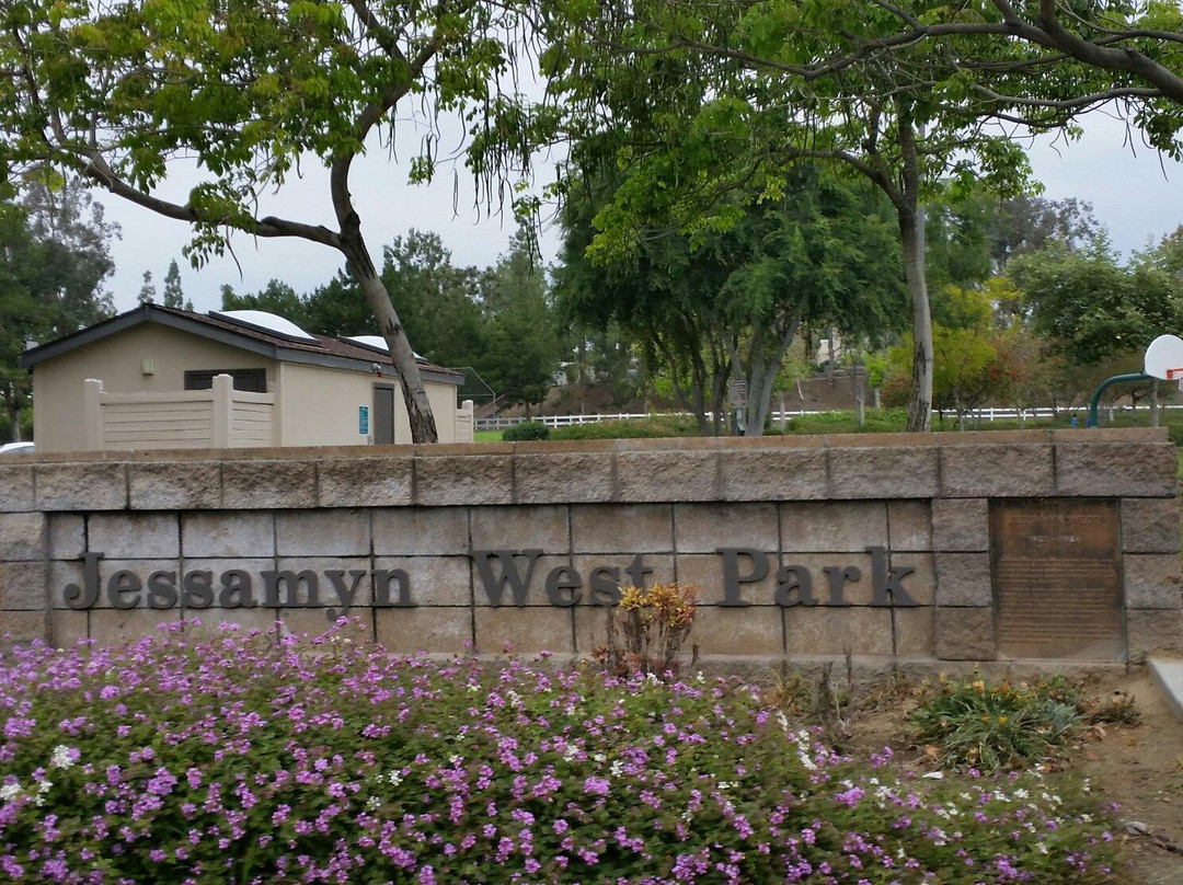 Jessamyn West Park-约巴林达必去景点